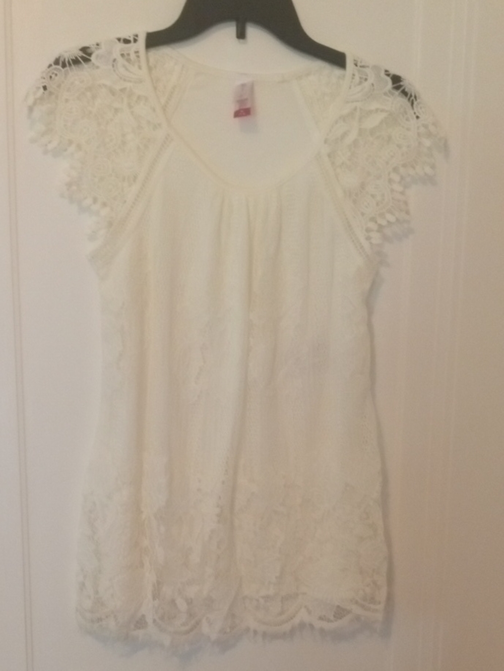 NWT Medium Women's Lace Sleeve Cream Top - Elegant Crochet Detail, short sleeve